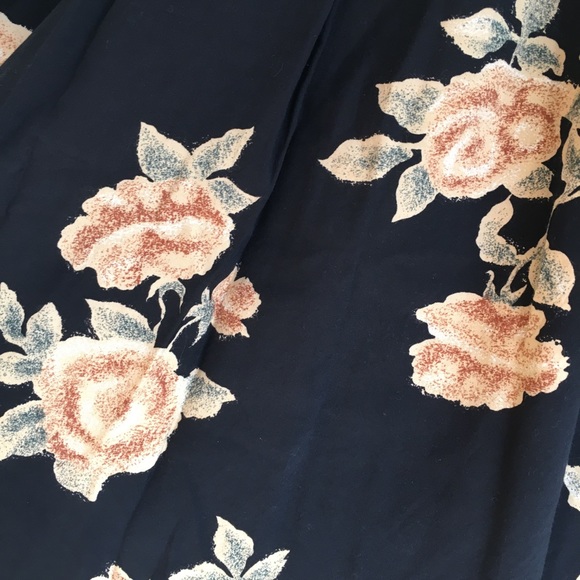 High Waisted Floral Skirt - Picture 4 of 5